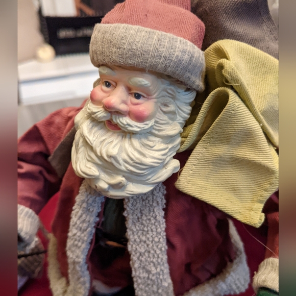 Other - Skiing Santa w gifts